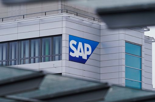 Der Softwarehersteller SAP will Kosten senken. Foto: dpa/Uwe Anspach