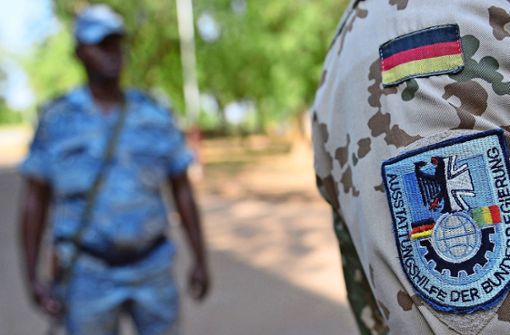 Ein Bundeswehrsoldat in Koulikore in Mali, wo deutsche Soldaten bei einer EU-Ausbildungs- und – Beratungsmission  tätig sind Foto: dpa/Oliver Lang