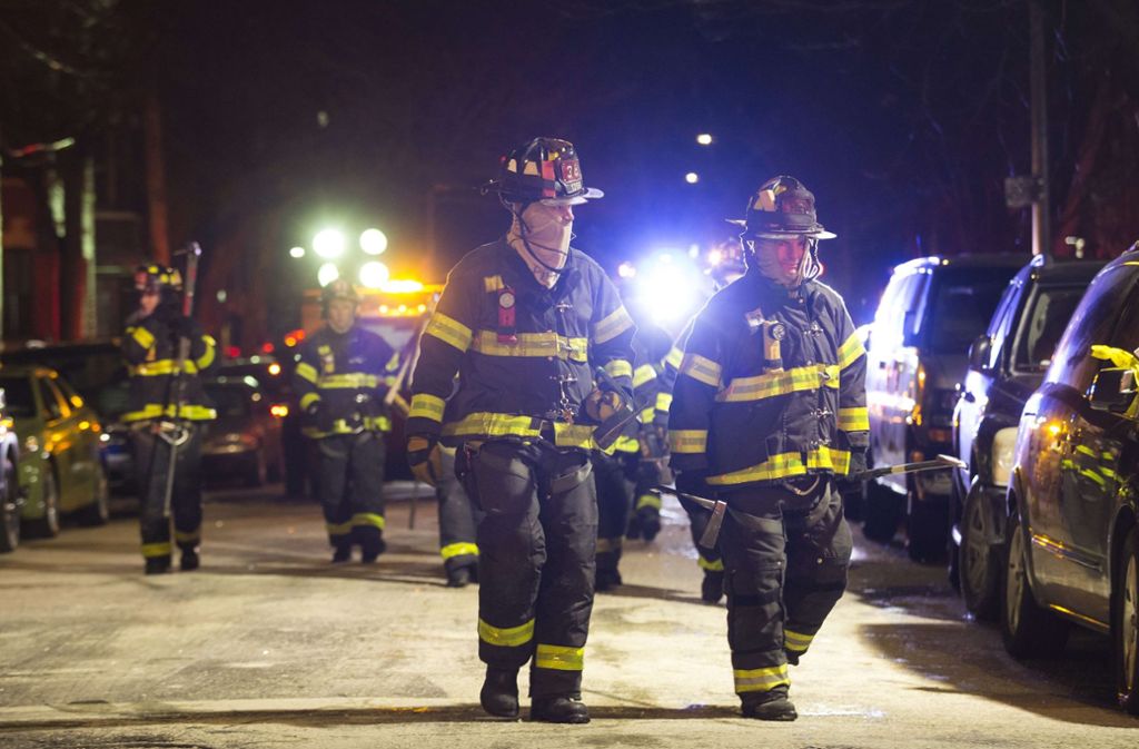 Im New Yorker Stadtteil Bronx sind bei einem Brand mehrere Menschen ums Leben gekommen.