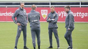 Pellegrino Matarazzo (links) und der VfB Stuttgart müssen ins Quarantäne-Trainingslager. Foto: Pressefoto Baumann/Alexander Keppler