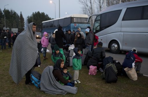Hunderte Flüchtlinge sind an der mazedonisch-griechischen Grenze gestrandet. Foto: AP
