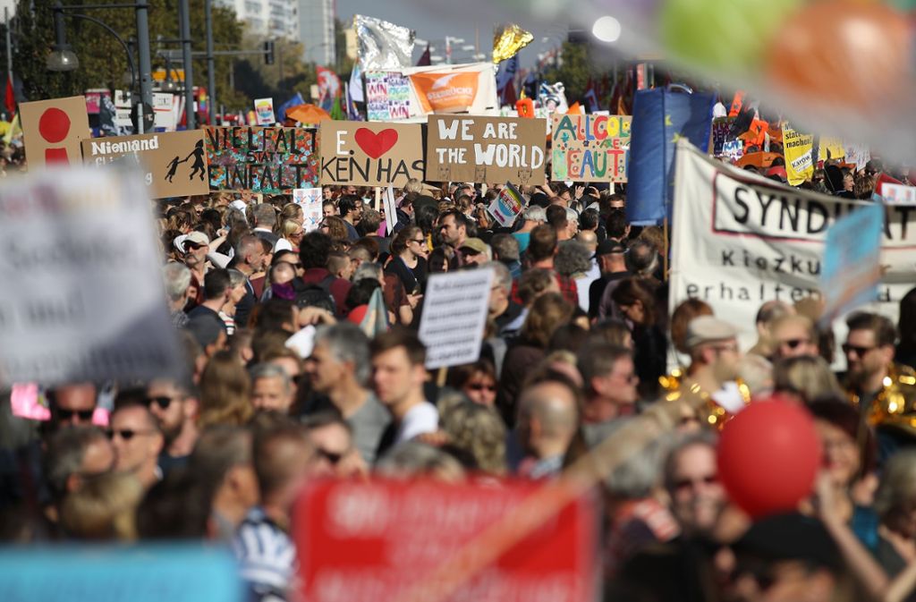 Zehntausende Menschen gehen in Berlin auf die Straße.