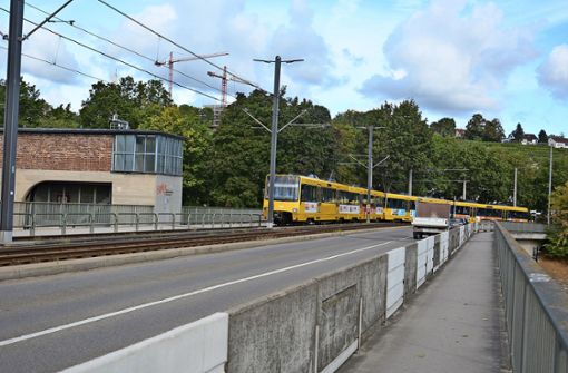 Seit der Gleissanierung ist es lauter:  Anwohner klagen über eine hohe Lärmbelastung durch den Stadtbahnverkehr im Bereich der Hofener Schleuse. Foto: Janey Schumacher