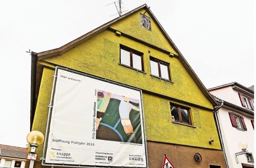 Mit einem  Plakat wird auf das neue Museum hingewiesen. Foto: KS-Images.de
