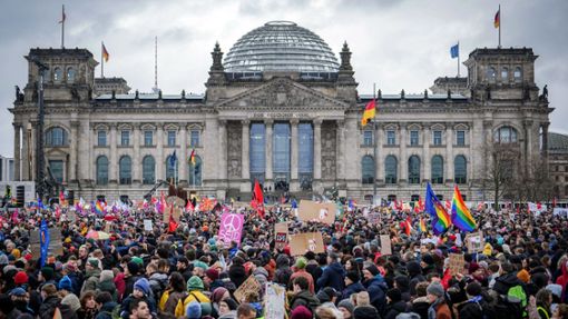 Demo in Berlin: Weit mehr als die erwarteten 100.000 Menschen kamen protestieren gegen Rechtsextremismus. Foto: dpa/Kay Nietfeld