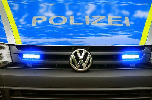 Einen dramatischen Vorfall meldet die Polizei aus dem Kreis Karlsruhe. Foto: dpa