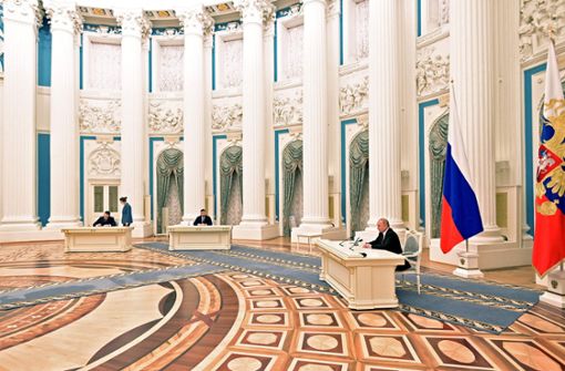 Wladimir Putin mit den Vertretern der Volksrepubliken Foto: AFP/Alexey Nikolsky