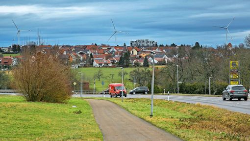 Die Windräder am Goldboden auf der Gemarkung Winterbach (Rems-Murr-Kreis) sind von Hohengehren aus zu sehen. Foto: Roberto Bulgrin