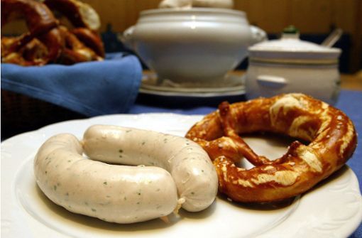 In Bayern ein klassisches Frühstück: Weißwurst und Brezel. Foto: dpa/dpa