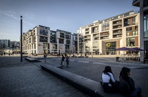 Der Mailänder Platz ist ein attraktiver Treff für Jugendliche – das hat aber auch seine Kehrseiten Foto: Lichtgut/Leif Piechowski