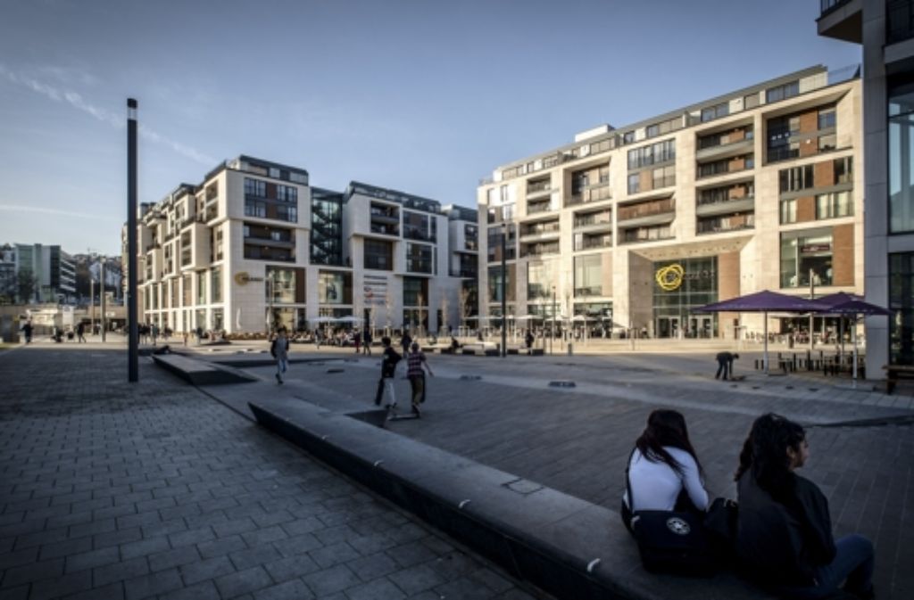 Der Mailänder Platz ist ein attraktiver Treff für Jugendliche – das hat aber auch seine Kehrseiten Foto: Lichtgut/Leif Piechowski
