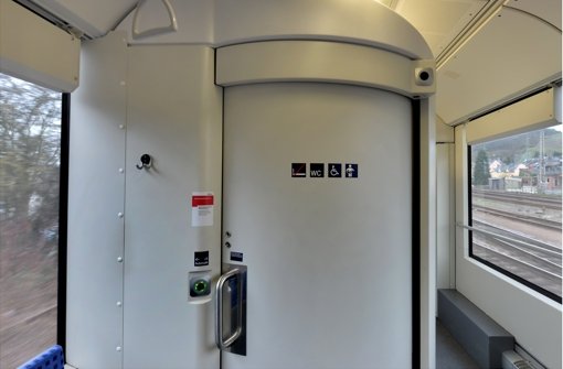 Eine Zugtoilette in der Regionalbahn von Köln nach Trier war Streitpunkt zwischen einer Kundin und der Deutschen Bahn. Foto: dpa
