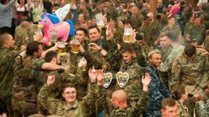 Gut gefeiert haben am Montag die Soldaten auf dem Wasen. Foto: Lichtgut - Oliver Willikonsky
