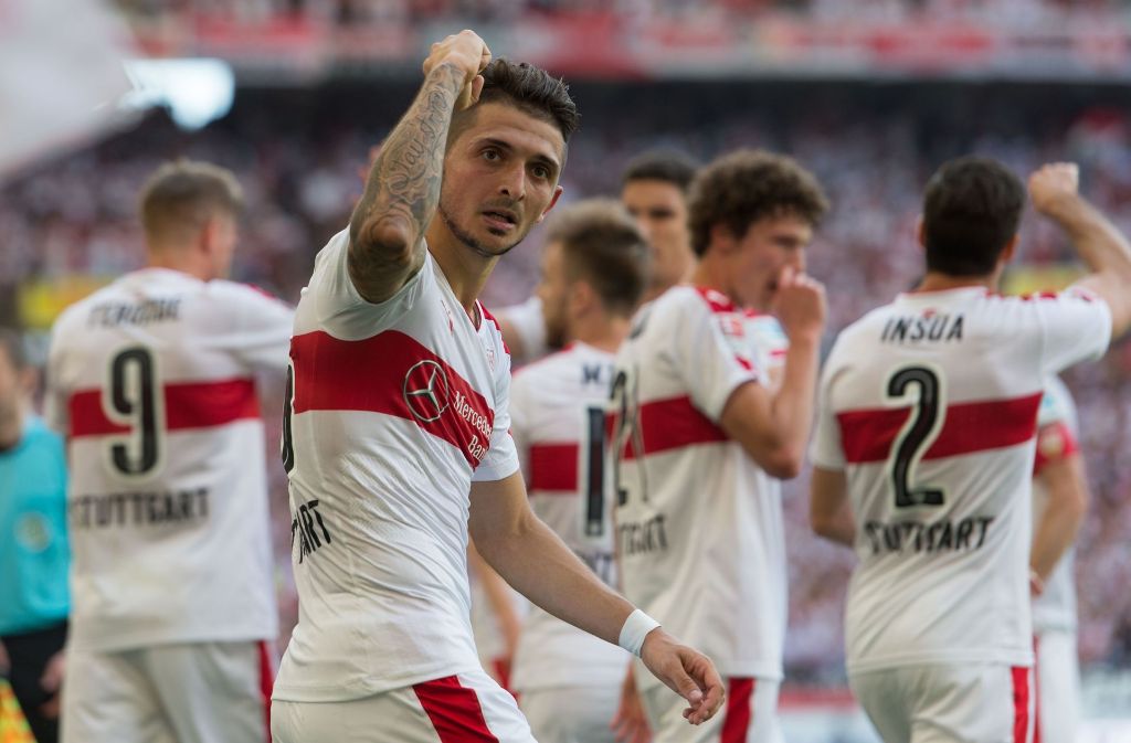 Nicht nur der Erfolg kehrte an den Neckar zurück: Das VfB-Trikot der Aufstiegssaison 2017 erinnerte optisch stark an die früheren Trikots des VfB Stuttgart.