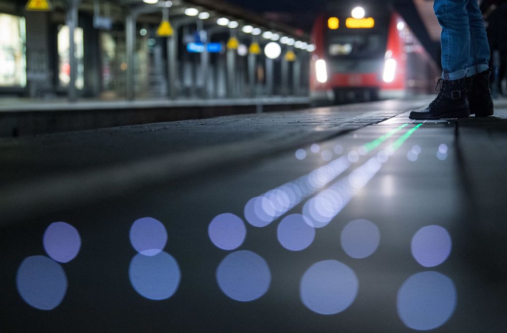 Auch das soll den Fahrgästen mit den Lichtern im Bahnsteig signalisiert werden.