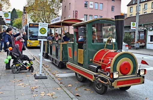 Die beliebte Bimmelbahn ist eines der Zusatzangebote bei den bisherigen verkaufsoffenen Sonntagen in Gablenberg und Ostheim gewesen. Foto: Atmane/HGV