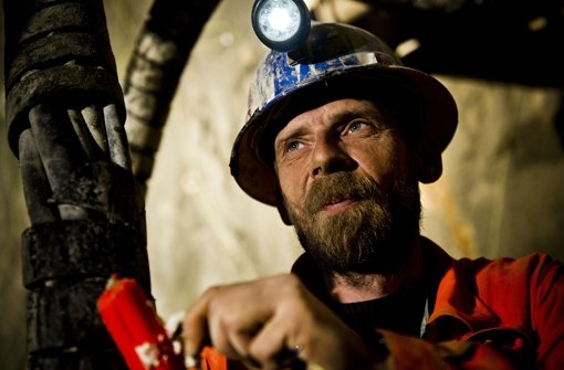 Mineur Mario Neisser bereitet an der ICE-Neubaustrecke eine Sprengung im Steinbühltunnel vor. Foto: Max Kovalenko