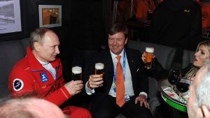 Wenn Willem-Alexander und Máxima mit Putin anstoßen