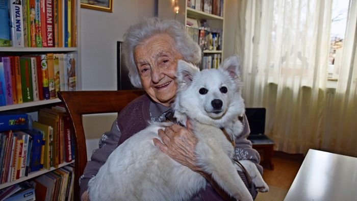 102-jährige Stuttgarterin und Hund Coco sind ein Herz und eine Seele