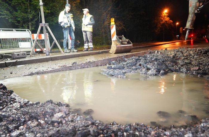 Wasserrohrbruch am Botnanger Sattel: Die Botnanger Straße bleibt vorerst gesperrt