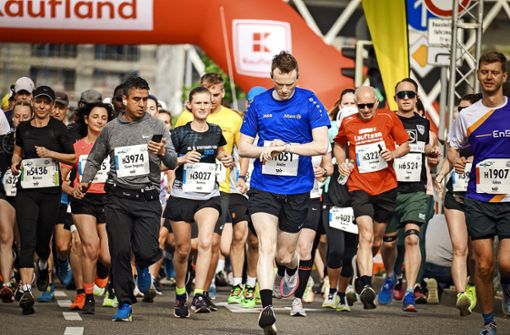 5500 Teilnehmer machten sich am Sonntag auf die Halbmarathonstrecke. Insgesamt waren mehr als 10 000 Laufbegeisterte am Start. Foto: Lichtgut/Ferdinando Iannone