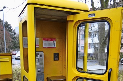 An der Widmaierstraße in Möhringen gibt es noch ein gelbes Telefonhäuschen. Meist bleibt dieses aber leer. Foto: Waltraud Daniela Engel