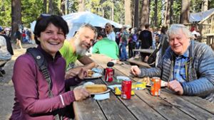 Mit Kris wird in South Lake Tahoe das Oktoberfest gefeiert. Zuvor wurde die Sierra durchquert – hier am Sonora Pass, Trailhea zum Kennedy Meadows Resort. Foto:  