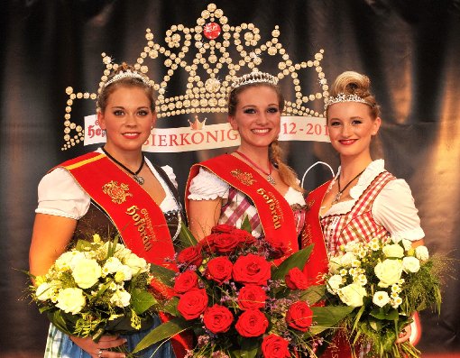 Die Entscheidung ist gefallen: Württembergische Bierkönigin 2012-2014 ist Lisa Schuler (Mitte), ihre beiden Bierprinzessinnen sind Birgitt Schettler (links) und Lena Ruckaberle (rechts). Foto: www.7aktuell.de/