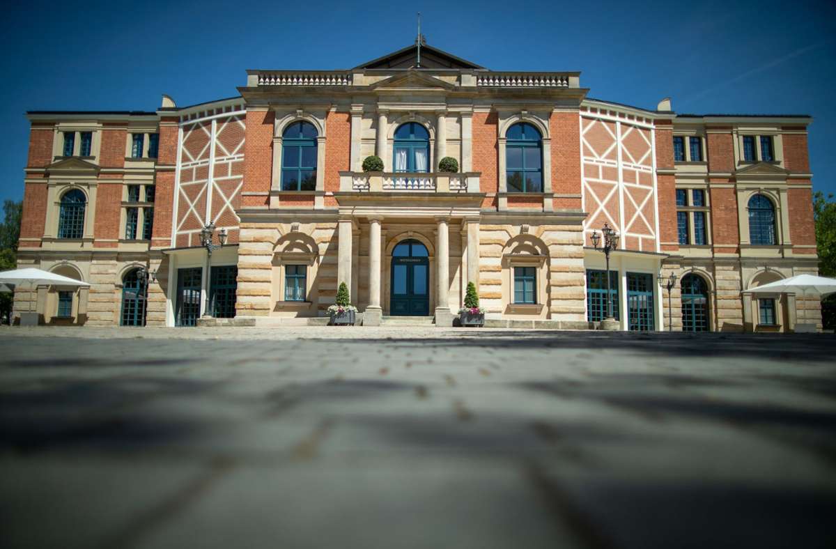 Nicht nur das Festspielhaus selbst ist in Bayreuth betagt – auch die Strukturen sind es. Foto: dpa/Daniel Karmann