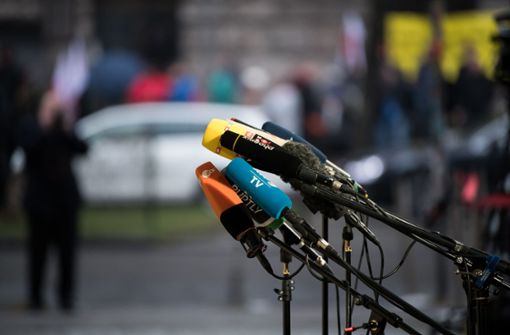 Die Pressevertreter warten auf das Ergebnis der Sondierungsgespräche in Berlin (Symbolbild). Foto: dpa