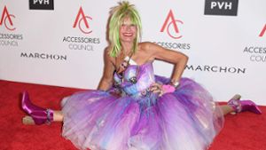 Die Modedesignerin Betsey Johnson gewann den Style Icon Award. Bei der Verleihung fiel sie durch ihr extravagantes Outfit auf. Foto: AFP
