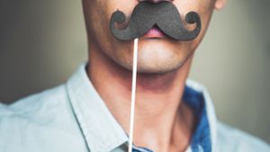 Stuttgarter Unternehmen und Vereine tragen im „Movember“ Schnurrbart