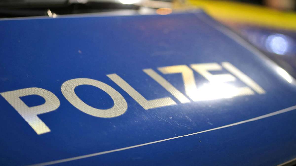 Teenager in Bielefeld schwer verletzt: Jugendliche feuern 19-Jährigem mit Schreckschusswaffe auf Kopf