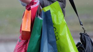 Die Verbraucherinnen und Verbraucher in Deutschland sind derzeit nicht in der Stimmung zum Einkaufen (Symbolbild). Foto: imago images/Ralph Peters/imago stock&people, via www.imago-images.de