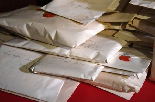 Diese Briefe waren an die letzte deutsche Kaiserin adressiert. Foto: dpa