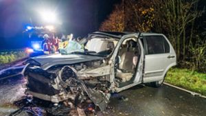 Unfall in Ludwigsburg: Auto überschlägt sich bei Kollision – vier Verletzte