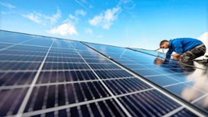 2023 wurden 700 Photovoltaik-Anlagen in Ludwigsburg in Betrieb genommen: Ist der Ausbau-Boom nachhaltig? Foto: picture alliance//Marijan Murat