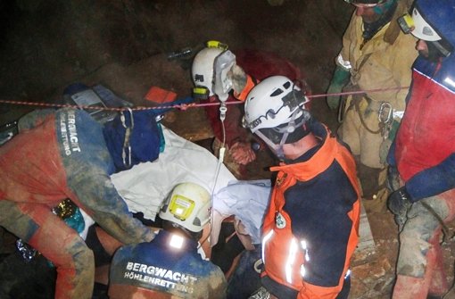 Spätestens am Sonntag soll der verletzte polnische Höhlenforscher wieder an der frischen Luft sein, versicherte der Höhlenrettungsdienst Salzburg am Freitag. Foto: dpa