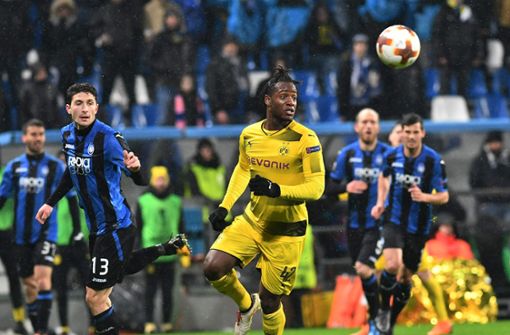 Michy Batshuayi (Mitte) von Borussia Dortmund wurde in Bergamo rassistisch beleidigt. Foto: AFP