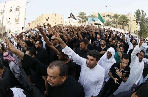 Die Schiiten in Saudi-Arabien, hier während eines Begräbnisses von Opfern eines Selbstmordattentats im Mai, sind aufgebracht. Foto: dpa