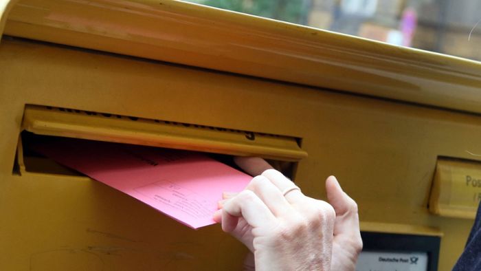 Stadt klebt vor Wahl alten Briefkasten zu