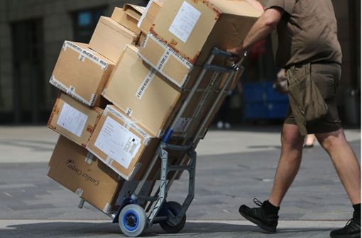Onlineshopping: Unzählige Pakete werden ausgeliefert – die Hälfte davon geht an die Händler zurück. Foto: dpa