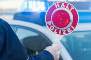 Die Polizei führte am Montag in Kirchheim eine Großkontrolle durch. (Symbolfoto) Foto: Adobe/Picture-Factory
