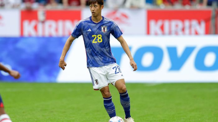 Hiroki Ito und Wataru Endo vom VfB Stuttgart: Japan mit torlosem Remis gegen Ecuador