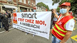 Im Juli gingen die Smart-Mitarbeiter in Saargemünd auf die Straße, um für ihre Arbeitsplätze zu kämpfen. Foto: imago/Becker&Bredel