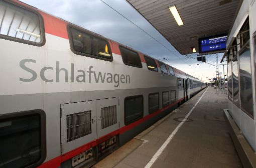 Ein Nachtzug der Österreicherischen Bundesbahnen (ÖBB):  Sie haben zum Fahrplanwechsel am 11. Dezember einen Teil des DB-Angebots übernommen und bauen den Nacht- und Autozugverkehr massiv aus. Foto: dpa