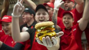 Die umjubelte Five-Guys-Eröffnung am Montag in Stuttgart – woher kommt der Hype um die Burger? Foto: Lichtgut/Leif Piechowski