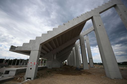 Die Bauarbeiten für das neue Stadion haben längst begonnen. Foto: dpa/Patrick Seeger