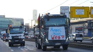 Truck-Konvoi rollt durch Stuttgart