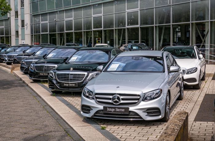 Stuttgarter Autobauer: Mercedes-Benz ruft mehr als 100.000 Fahrzeuge zurück